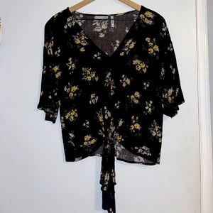 Rhee Tie Front Top, Brand: LUQ, Size: M